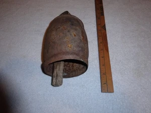 ANTIQUE VINTAGE ORIGINAL 1800's- 1900's METAL SWISS COW BELL ๐ ๐๏ธ PRIMITIVE - Picture 1 of 15