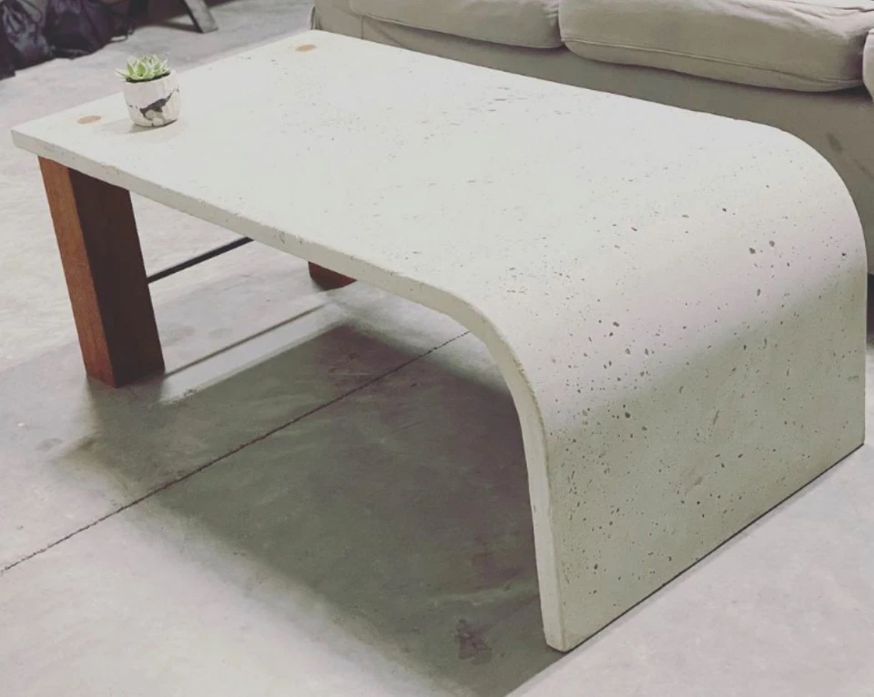 🪵 Mesa de centro artesanal de hormigón y madera - Diseño artesanal único en su tipo Foto 1 de 4