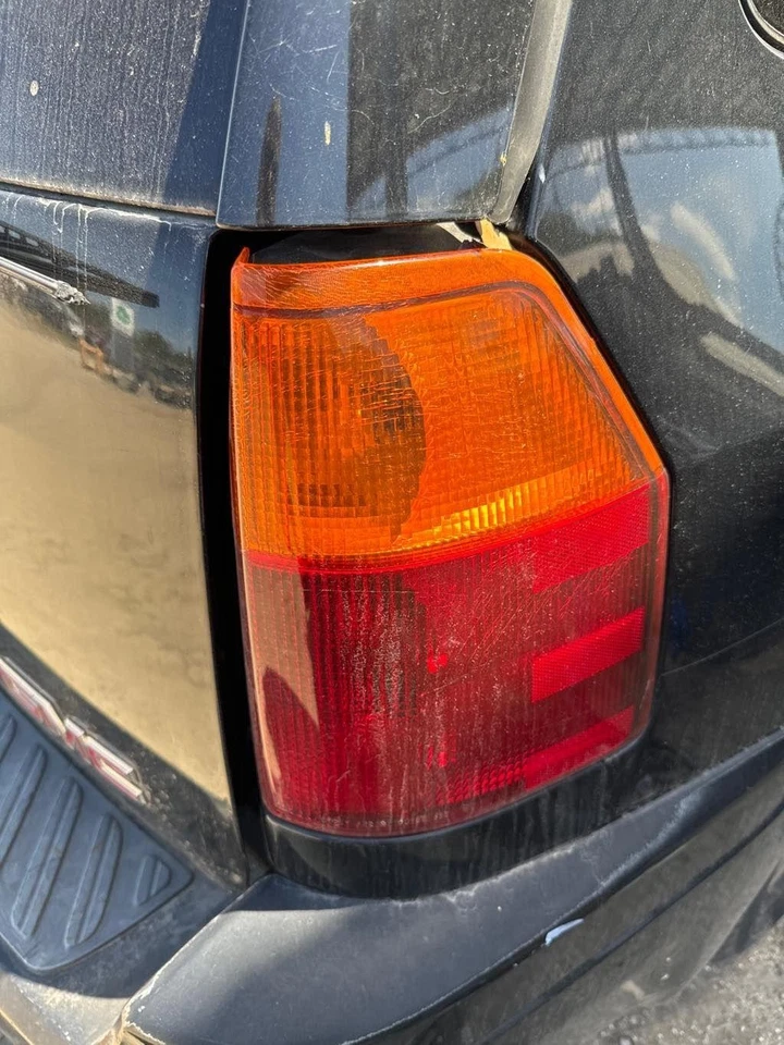 Conjunto de luz trasera GMC ENVOY XL derecha 02 03 04 05 06 Foto 1 de 1