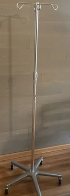 Poste IV Five Leg Medline Deluxe con 4 ganchos 47" - 81" base de aluminio NUEVO CAJA ABIERTA Foto 1 de 4