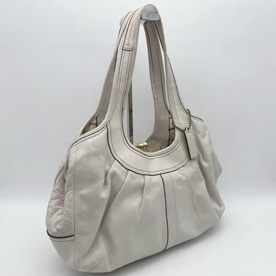Bolso de Mano COACH 12248 Ergo Cierre Kisslock Cuero Blanco Logo Dije de Japón Foto 1 de 4