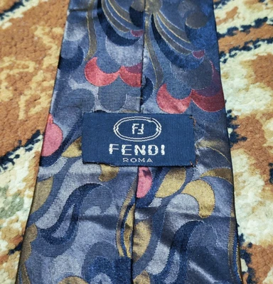 Corbata de cuello geométrica retro de lujo hecha a mano 100 % seda vintage Fendi Roma para hombre Foto 1 de 4