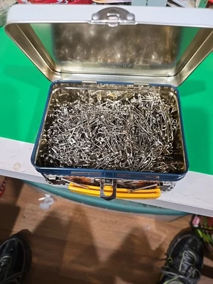  Large Safety Pins Lot of  Atleast 500 BRAND NEW Size 1" Quilting Diapers (H) - Image 1 of 4