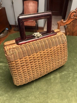 Cartera de mimbre vintage con mango de plástico o lucite Foto 1 de 4