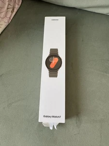Samsung Galaxy Watch 7 40mm Bluetooth Smart Watch - Green SM-L300 - New - Picture 1 of 3