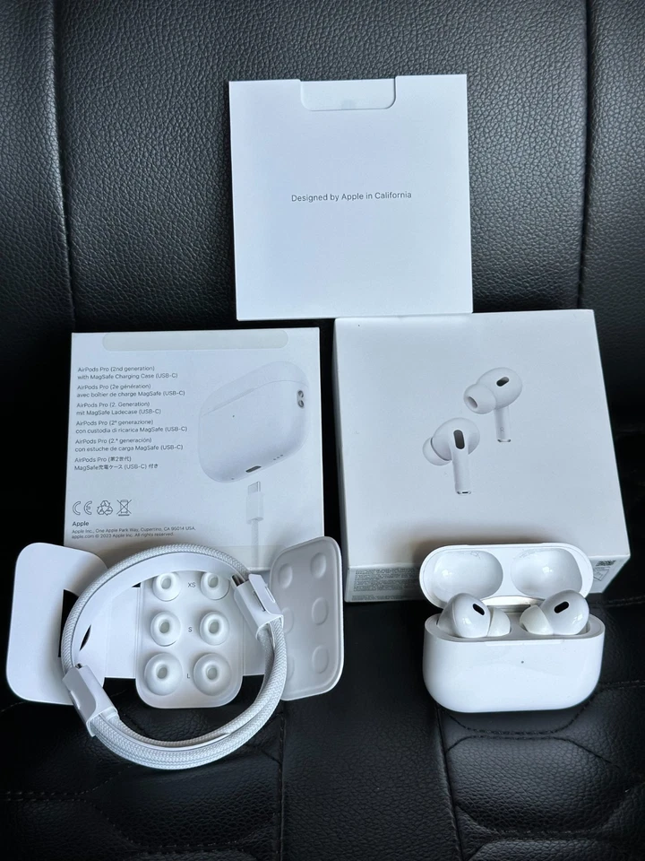 AirPro2 con custodia di ricarica MagSafe (USB-C) - Bianco - Immagine 1 di 2