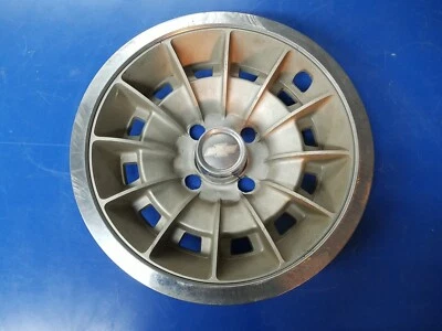 *ONE* 复古 1975 - 1980 雪佛兰 Monza 13 英寸轮毂盖二手 — 第 1/4 张图片