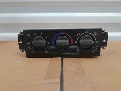 Chevrolet Tahoe 2000-2006/Suburban OEM control de clima Foto 1 de 2