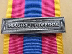 Agrafe  INDUSTRIE DE DEFENSE  pour la Médaille Défense Nationale - Bild 1 von 1