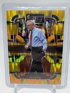 2024 Panini Select BUD SELIG Gold Shimmer Prizm /10 (E552) - Foto 1 di 3
