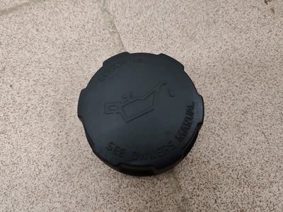 Volvo V40 1.9TD 66 kW 1998 Oil filler cap Öldeckel - Image 1 of 2