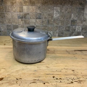 Olla para cacerola vintage Mirro 413M de aluminio de 3 cuartos con tapa de colador de bloqueo EE. UU. Rara - Imagen 1 de 20