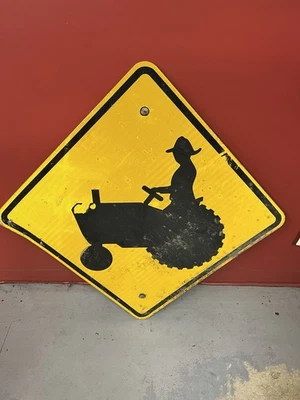 "DE COLECCIÓN ORIGINAL RETIRADO TRACTOR SEÑAL DE CRUCE CARRETERA CARRETERA PUNTO DE PRECAUCIÓN 31"" X 31""" Foto 1 de 4