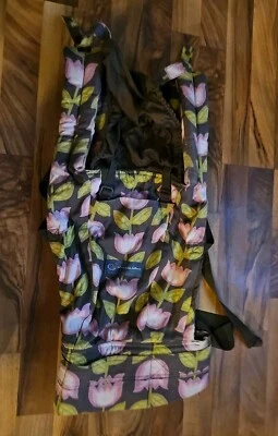 Portabebés Ergo Petunia Pickle Bottom, Heavenly Holland - Descatalogado Foto 1 de 4