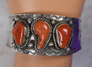 Bracciale Vintage Raro Neal Paquin Jemez Navajo Corallo 61,8g - Foto 1 di 13