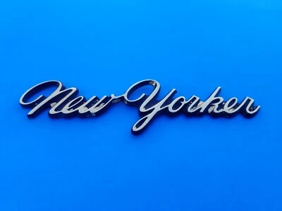 CHRYSLER NEW YORKER EMBLEMA DORADO LOGOTIPO INSIGNIA SÍMBOLO FABRICANTE ORIGINAL USADO (1990) Foto 1 de 3