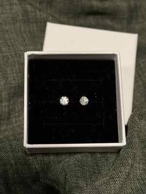 Серьги-гвоздики из белого золота 14 карат с круглым натуральным бриллиантом 1,05 карата - Изображение 1 из 2