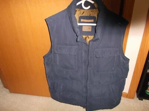 Men's St. Johns Bay Vest size Med. Ex. condition Free shipping - Picture 1 of 4