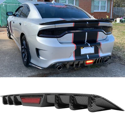 Luz de freno LED difusor de parachoques trasero de fibra de carbono para Dodge Charger SXT R/T SRT Foto 1 de 4
