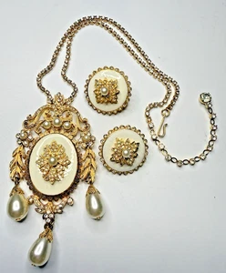 Set orecchini collana strass smalto bianco Vendome Demi Parure vintage - Foto 1 di 21