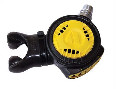 Regulador de Octo de Salida Pulmonar By Aqua Foto 1 de 3