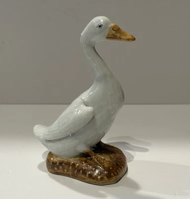 Antigua estatuilla china de ganso de pato de porcelana esmaltada con ojos azules blancos de exportación de China Foto 1 de 4