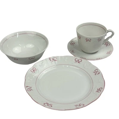 4 peças - Vista Alegre Ruban prato de salada rosa, tigela de cereais, xícara e pires em excelente estado usado - Imagem 1 de 4
