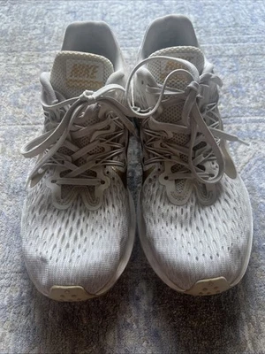 Mujer Nike Zoom WinFlow 5 Talla 7.5 Gris Dorado Swoosh  Foto 1 de 4