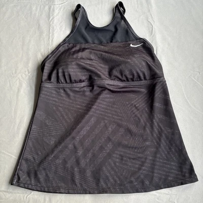 Sujetador sin mangas de natación Nike para mujer talla mediana negro estampado incorporado Foto 1 de 4