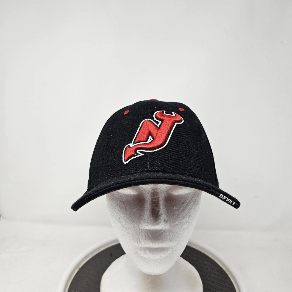 New Jersey Devils Hat Cap Fitted Mens L XL Black Red NHL Hockey Stretch - Image 1 of 4