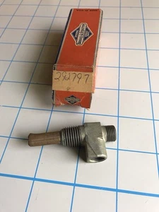Ricambio originale Briggs & Stratton 292797 presa serbatoio carburante NOS - Foto 1 di 1