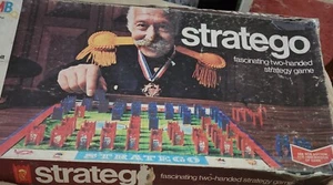 Stratego Battlefield Strategy Board Game 1977 - 100% Complete - Picture 1 of 9
