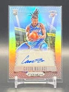 2023-24 Panini Prizm Deca Cason Wallace Rookie Auto Silver Prizm Thunder RC - Foto 1 di 4