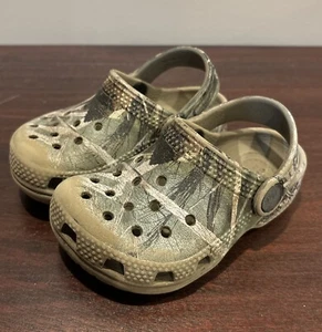 CROCS Boys REALTREE CAMO Childrens 6C CLOGS SANDAL SHOES Brown Green Kids Sz 6 - Picture 1 of 10