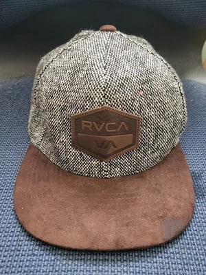 Gorra RVCA de ajuste medio con cierre a presión marrón sarga beige Bill cuero logotipo sombrero de camionero Foto 1 de 3