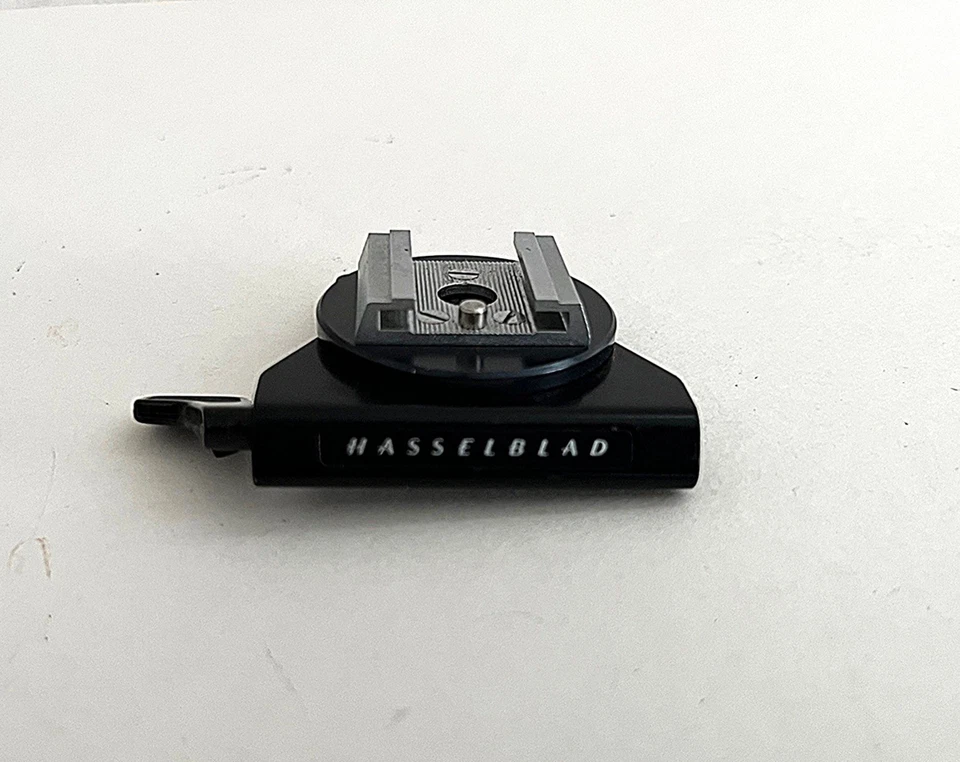 Hasselblad 40258 Adjustable Clip On Flash Shoe for C Lens - Image 1 of 3