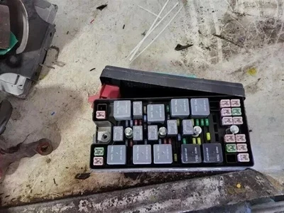 Conjunto de motor Ford Mustang 2005-2006 caja de fusibles OEM Foto 1 de 4