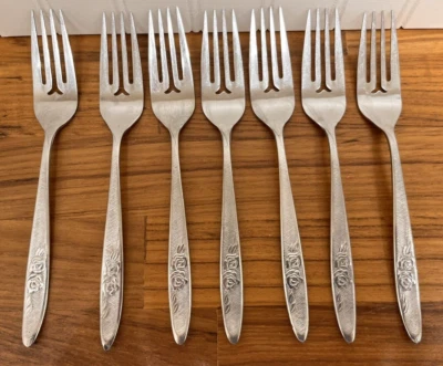 Cubiertos de acero inoxidable Carolyn EKCO ETERNA 7 tenedores rosas texturizadas cabaña vintage Foto 1 de 4