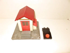 LIONEL POST-WAR TRAINS- 125 WHISTLING STATION- WORKS FINE -EXC. - S7 - Picture 1 of 4