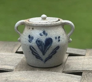 Vintage Miniature Rowe Stoneware Pottery Blue Heart Lidded Bean Pot 1.5” Tall - Picture 1 of 9