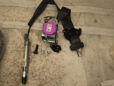 Черный натяжитель ремня безопасности со стороны переднего правого пассажира для Chevrolet Equinox 2018-2022 годов выпуска - Изображение 1 из 2