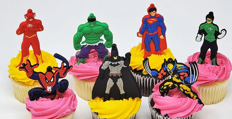 Pastel de cumpleaños de superhéroes de cómic, cupcake con Spiderman, Hulk, Flash Foto 1 de 4