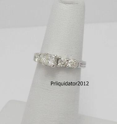 Anillo de compromiso solitario de diamantes naturales de 3/4 quilates de oro blanco de 14 quilates Foto 1 de 4