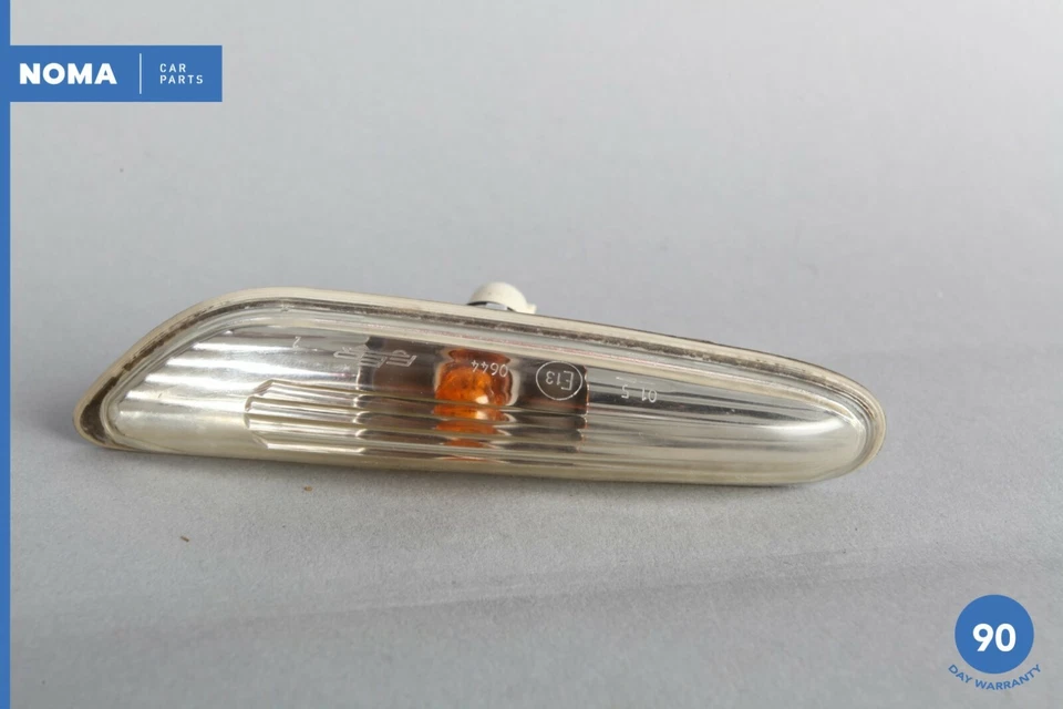 04-10 宝马 535xi E60 右前挡泥板翼侧标记灯 7165742 原始设备制造商 — 第 1/4 张图片