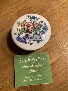 Porzellan Spieldose Melodie d. Liebe Music Box Collection , ´LOVE ME TENDER - Bild 1 von 11