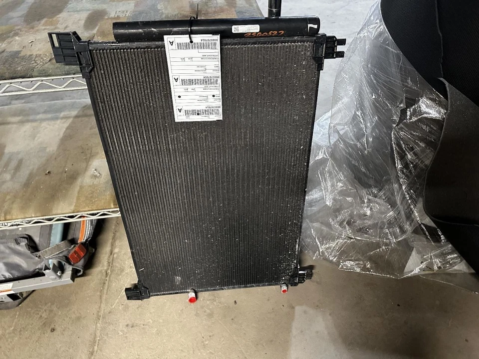 Condensador de CA compatible con 16-22 LEXUS RX350 2046691 Foto 1 de 2