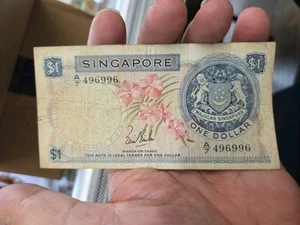 Now On WHATNOT as PetetheGre Singapore 1 dollar 1972 ? FREE SHIPPING Banknote - Picture 1 of 3