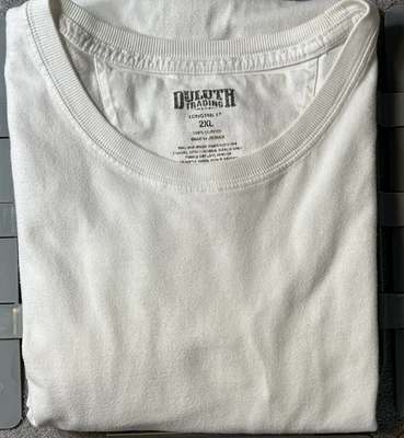 Camiseta Duluth Trading Para Hombre Blanca Manga Corta Cola Larga 2XL Cuello Redondo EXCELENTE Foto 1 de 3