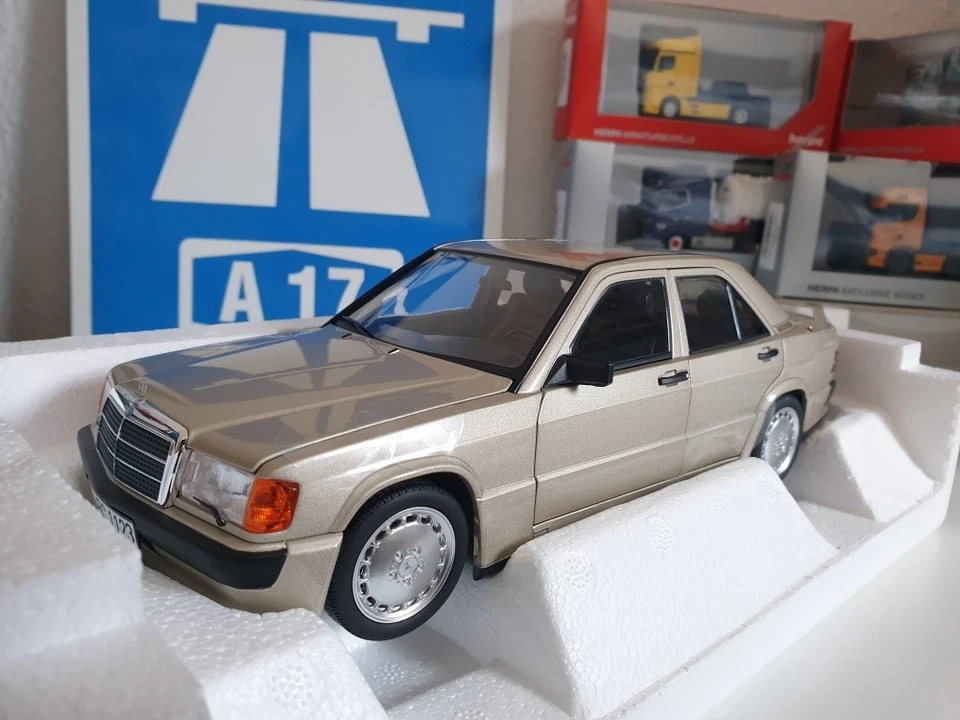Mercedes 190 E 2.3-16 W201 Rauchsilber metallic 1984 1:18 Norev 183831 - Bild 1 von 4