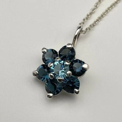 Collar Colgante Flor Pequeña Color Topacio Azul Plata de Ley Circonita cúbica Foto 1 de 4
